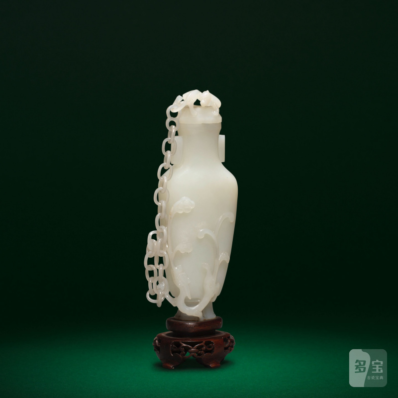 晚清/民國 白玉雕螭龍紋帶鏈蓋瓶 | A WHITE JADE 'CHILONG' VASE AND CHAINED COVER - 图3